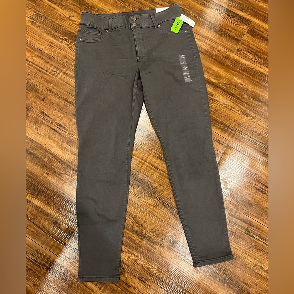 NWT 🩶 Large Gray High Rise Jegging